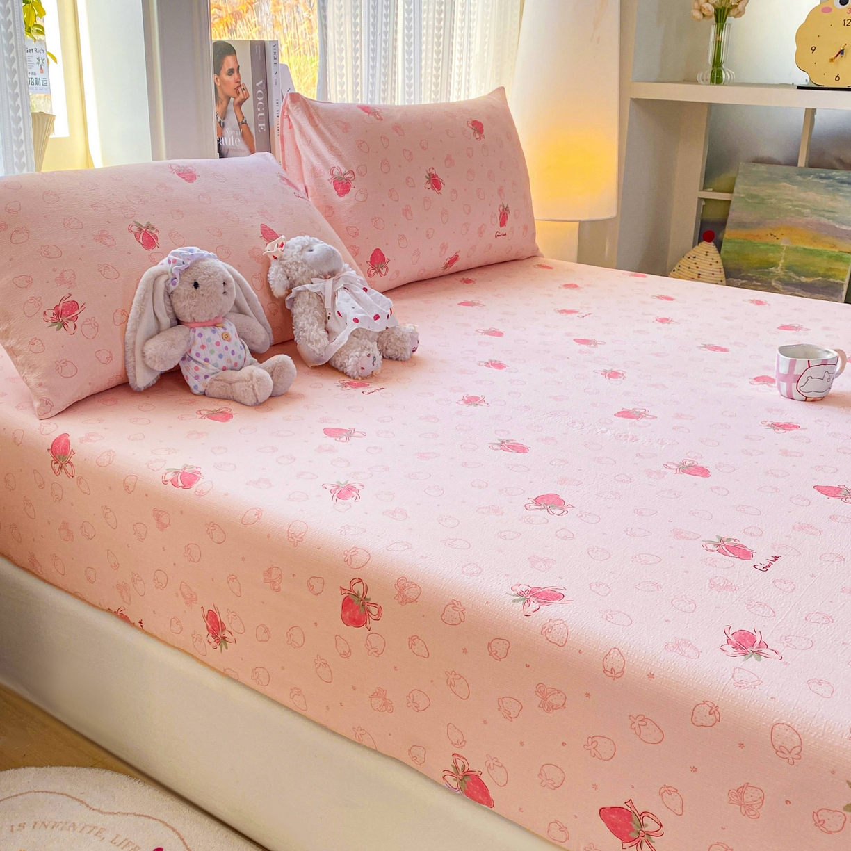 91家纺网 家纺一手货源 找家纺 眠势力 2026新款双层纱床笠单件云感皱皱纱床罩三件套床垫保护套 花漾草莓