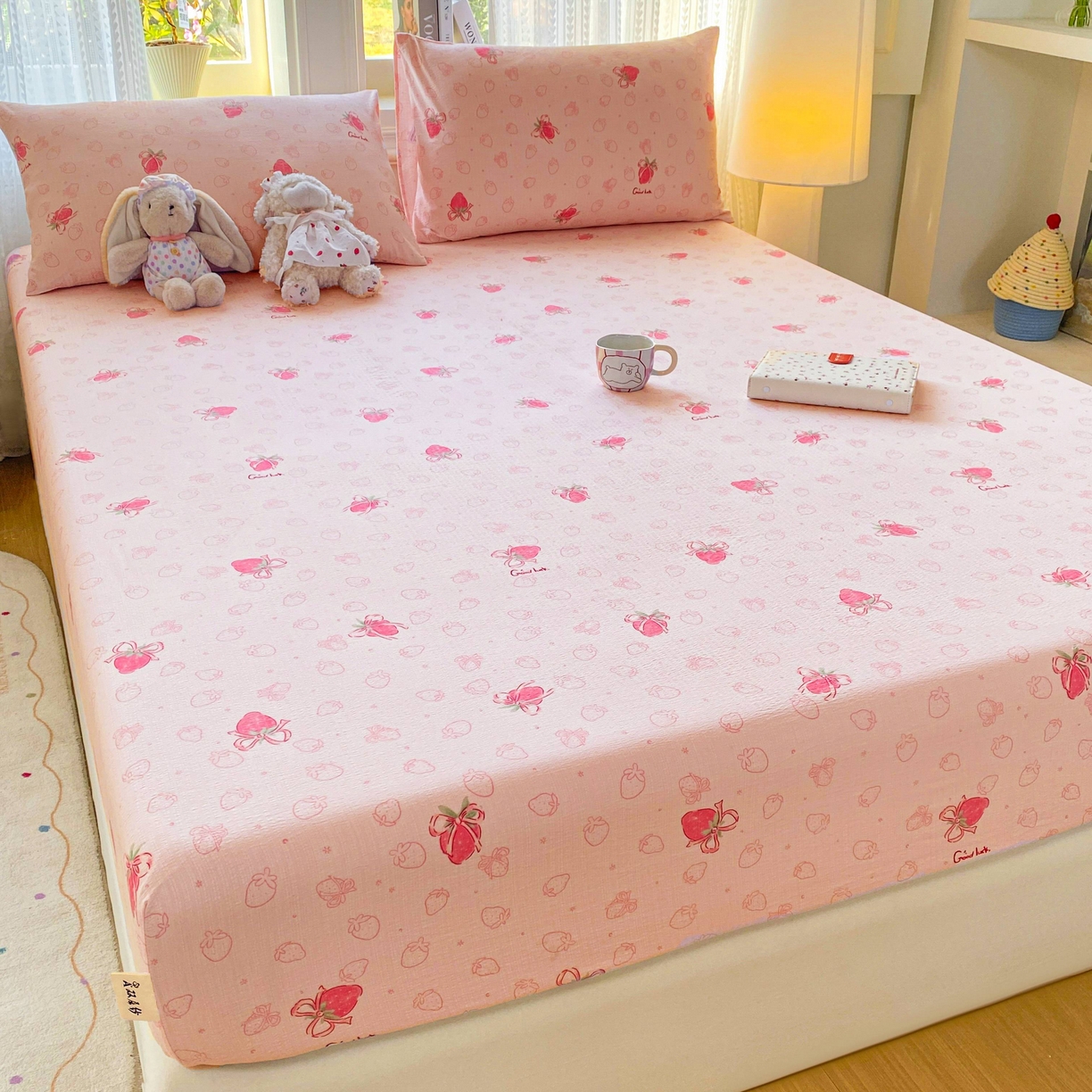 91家纺网 家纺一手货源 找家纺 眠势力 2026新款双层纱床笠单件云感皱皱纱床罩三件套床垫保护套 花漾草莓