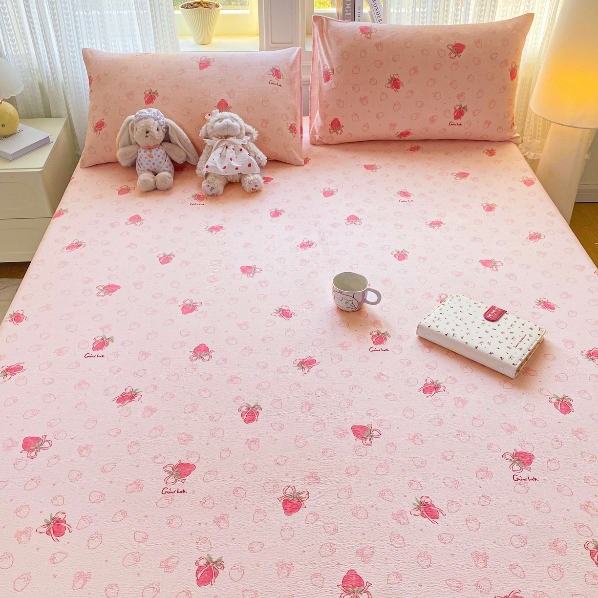 91家纺网 家纺一手货源 找家纺 眠势力 2026新款双层纱床笠单件云感皱皱纱床罩三件套床垫保护套 花漾草莓