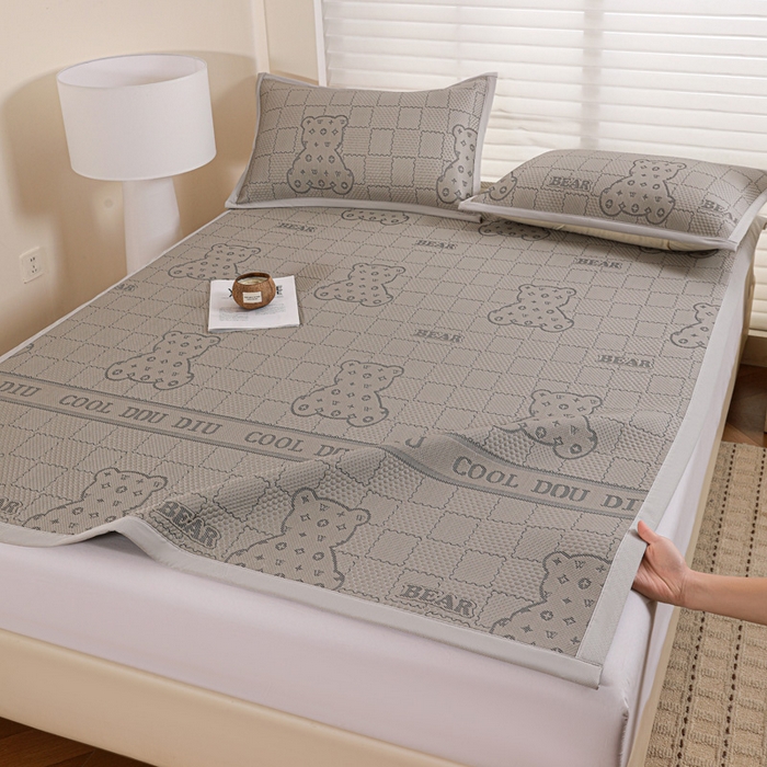 91家纺网 家纺一手货源 找家纺 富馨莱 2026新款PE乙纶高克重冰豆豆席凉感凉席单件席子平铺款学生宿舍支持一件定制尺寸 灰格熊