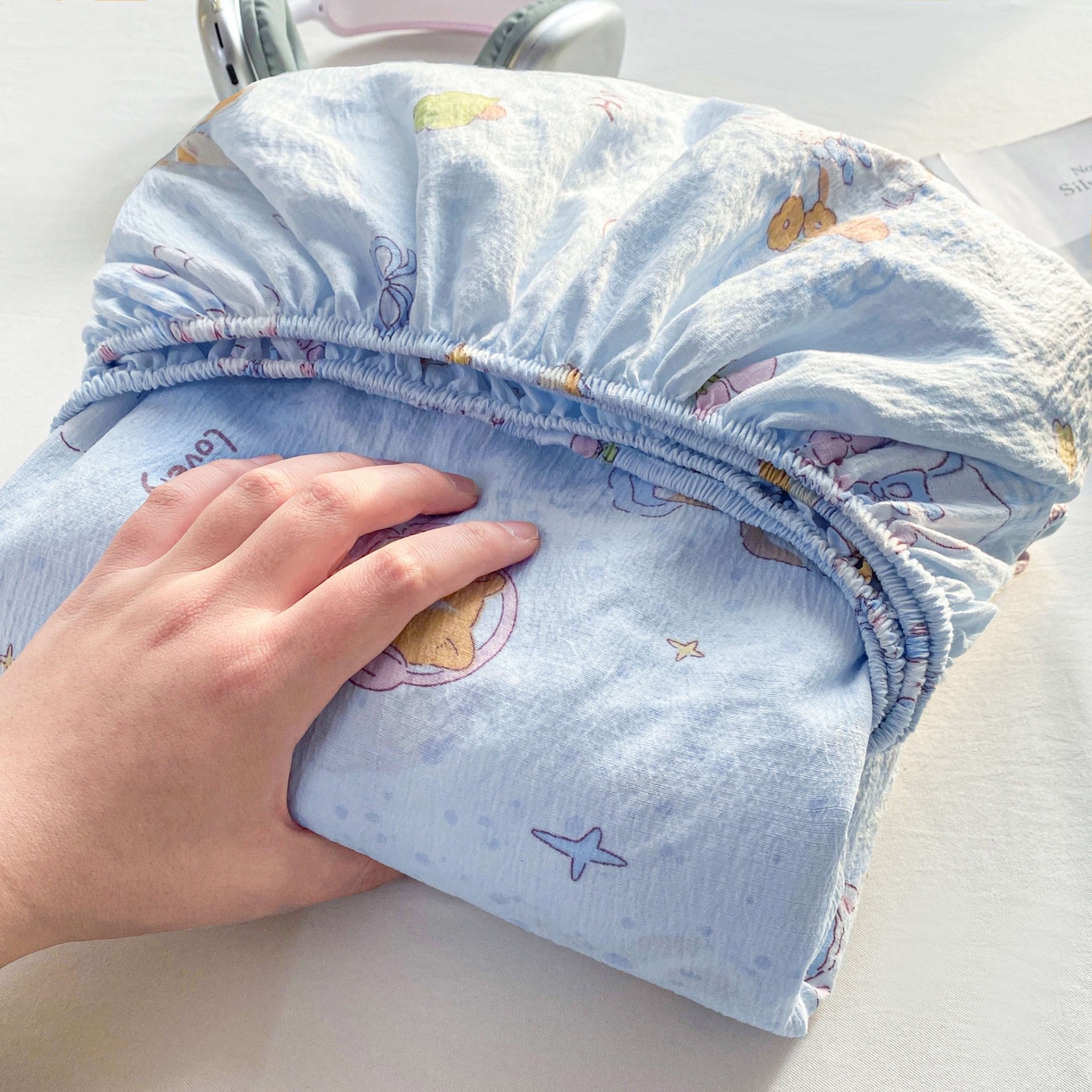 91家纺网 家纺一手货源 找家纺 眠势力 2026新款双层纱床笠单件云感皱皱纱床罩三件套床垫保护套 海盐奶猫