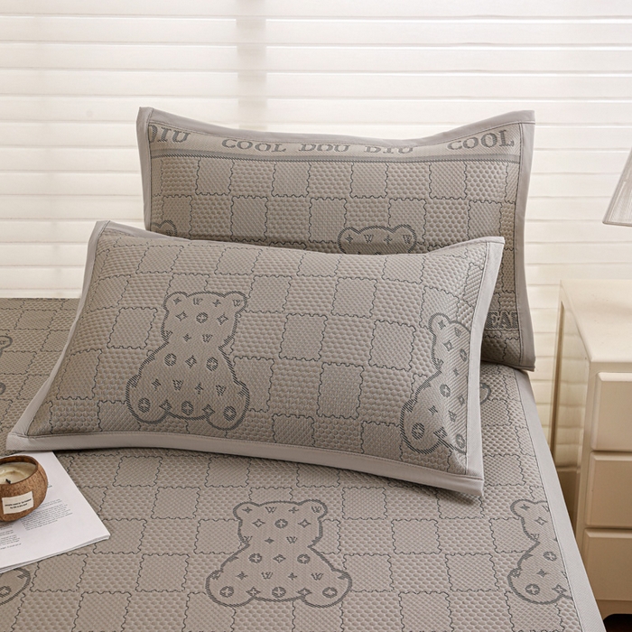 91家纺网 家纺一手货源 找家纺 富馨莱 2026新款PE乙纶高克重冰豆豆席凉感凉席单件席子平铺款学生宿舍支持一件定制尺寸 灰格熊