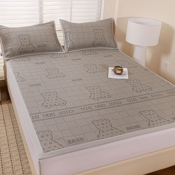 91家纺网 家纺一手货源 找家纺 富馨莱 2026新款PE乙纶高克重冰豆豆席凉感凉席单件席子平铺款学生宿舍支持一件定制尺寸 灰格熊