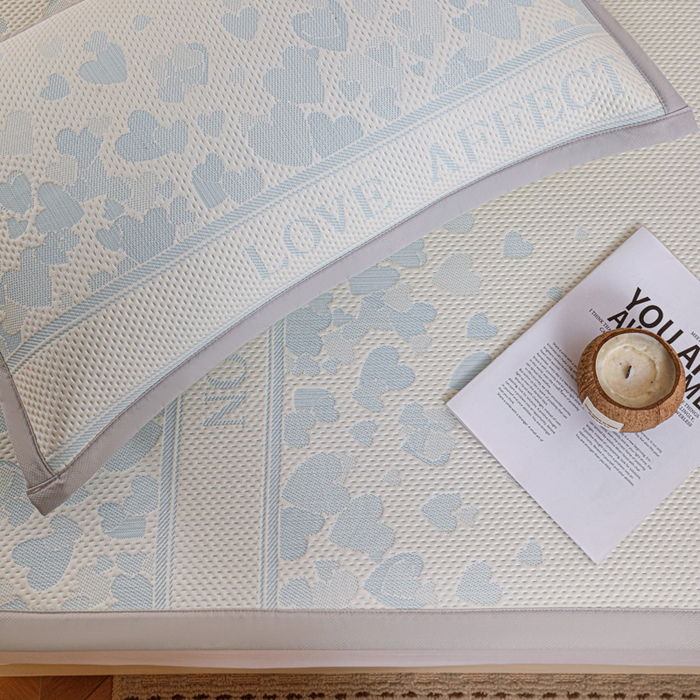 91家纺网 家纺一手货源 找家纺 富馨莱 2026新款PE乙纶高克重冰豆豆席凉感凉席单件席子平铺款学生宿舍支持一件定制尺寸 爱意满满-蓝