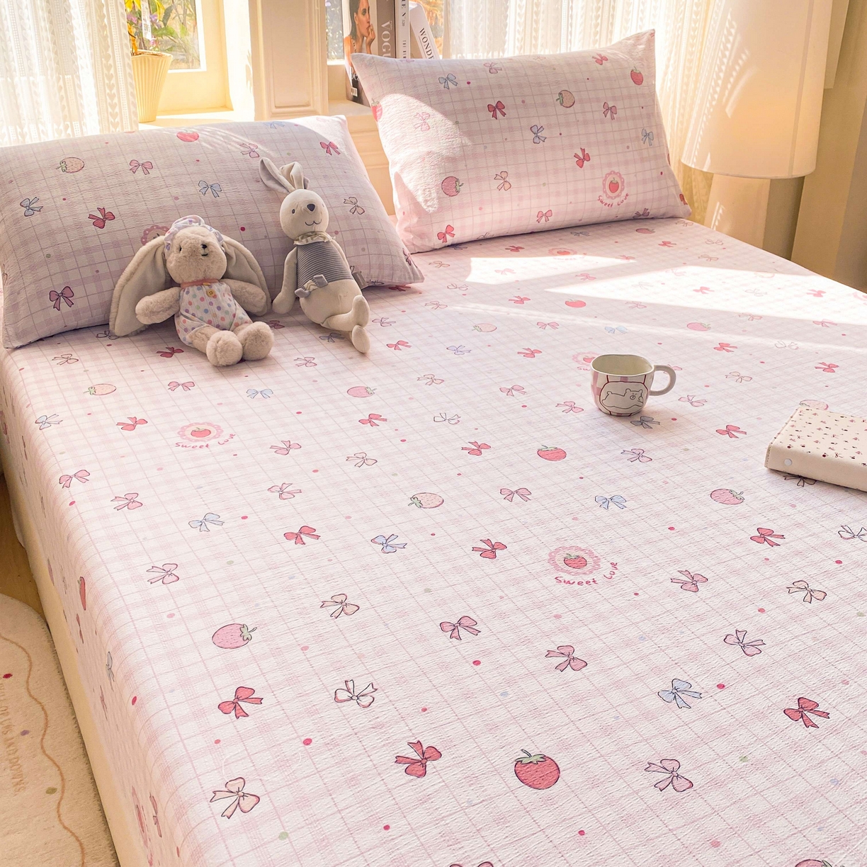 91家纺网 家纺一手货源 找家纺 眠势力 2026新款双层纱床笠单件云感皱皱纱床罩三件套床垫保护套 草莓蝴蝶结