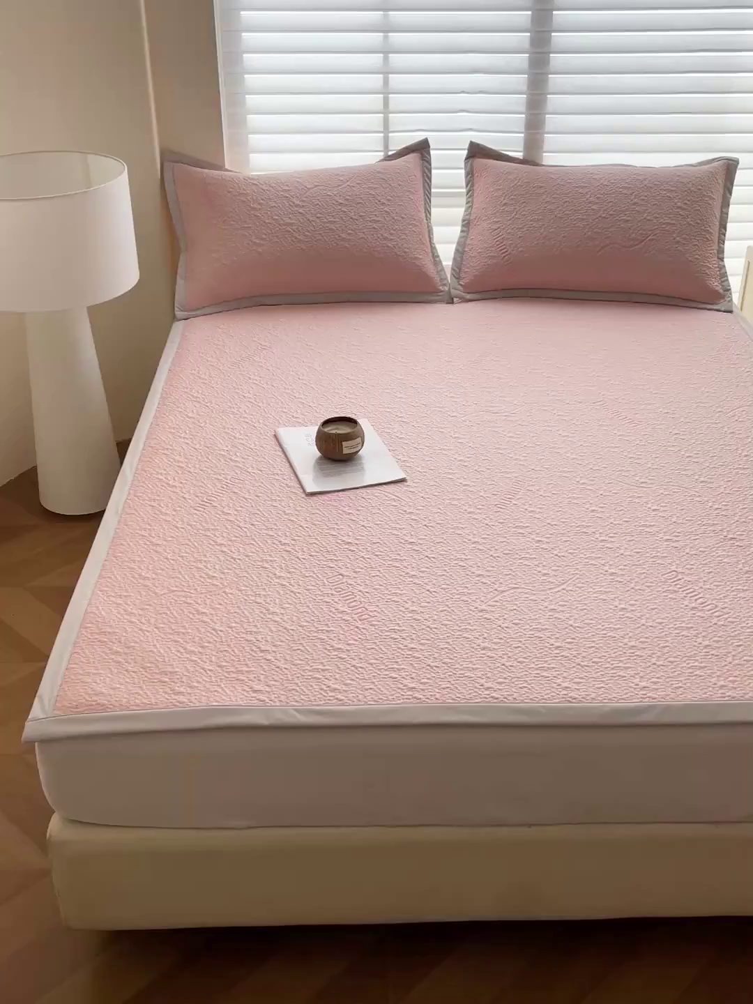 91家纺网 家纺一手货源 找家纺 富馨莱 2026新款PE乙纶高克重冰豆豆席凉感凉席单件席子平铺款学生宿舍支持一件定制尺寸 寻意-粉