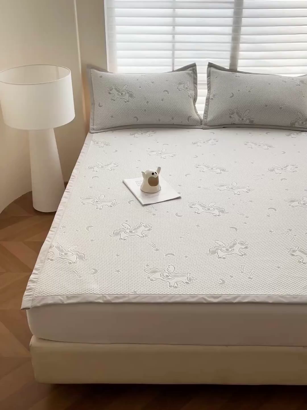 91家纺网 家纺一手货源 找家纺 富馨莱 2026新款PE乙纶高克重冰豆豆席凉感凉席单件席子平铺款学生宿舍支持一件定制尺寸 小飞马