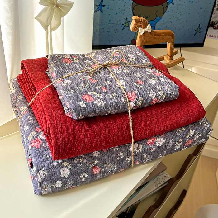 91家纺网 家纺一手货源 找家纺 （总）仟网汇 2026新款简单款泡芙纱印花四件套