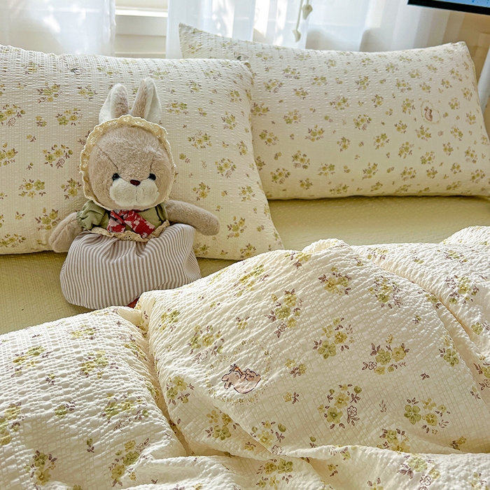 91家纺网 家纺一手货源 找家纺 仟网汇 2026新款简单款泡芙纱印花四件套 春日来信