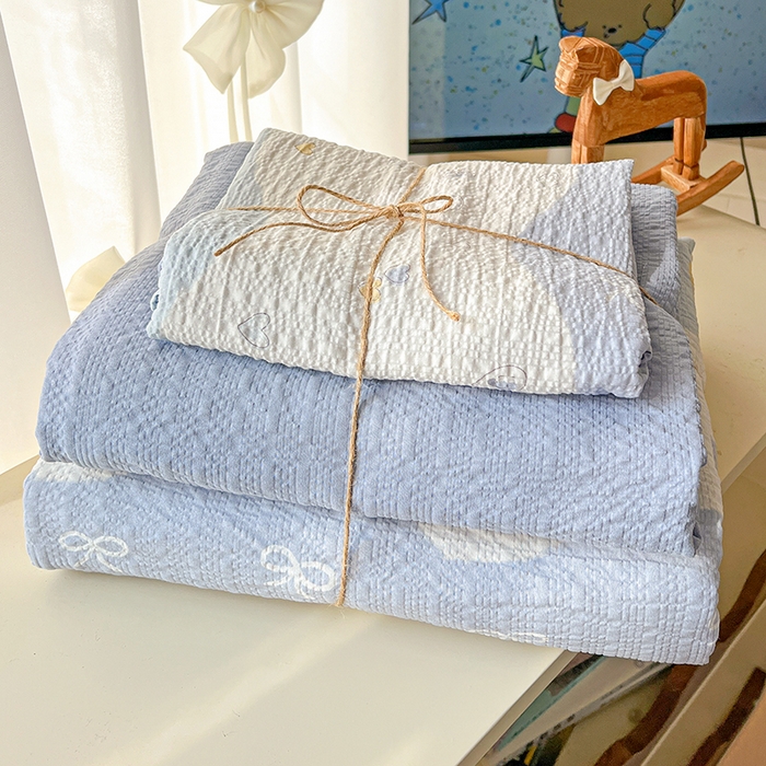 91家纺网 家纺一手货源 找家纺 仟网汇 2026新款简单款泡芙纱印花四件套 果子小象