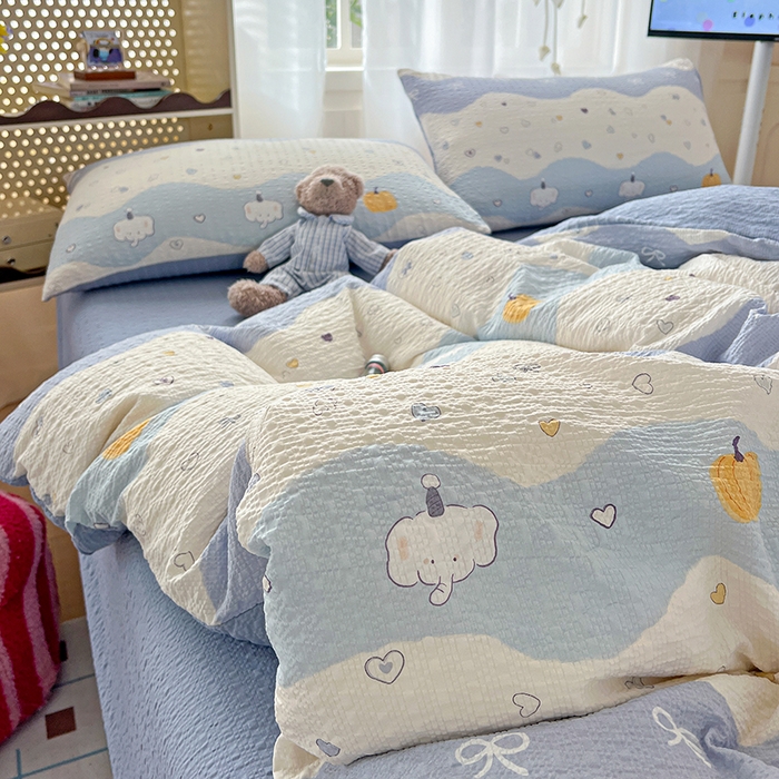 91家纺网 家纺一手货源 找家纺 仟网汇 2026新款简单款泡芙纱印花四件套 果子小象