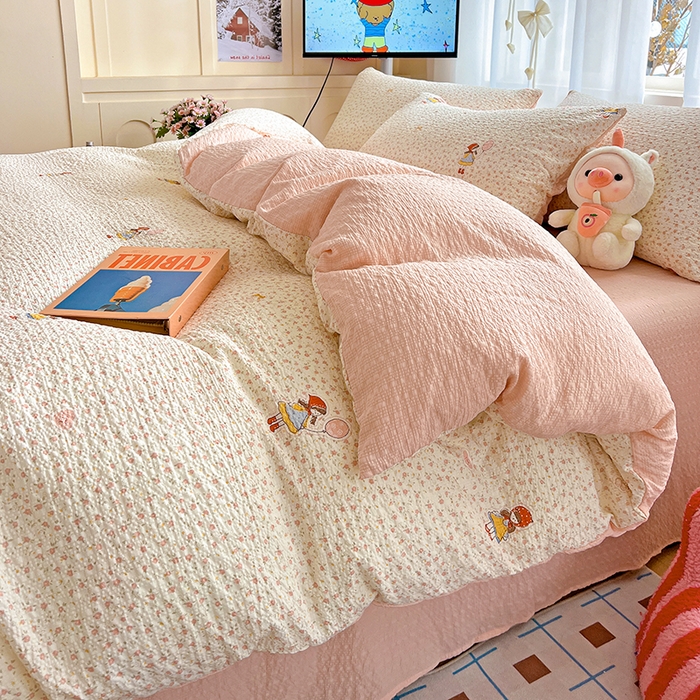 91家纺网 家纺一手货源 找家纺 仟网汇 2026新款简单款泡芙纱印花四件套 花影女孩