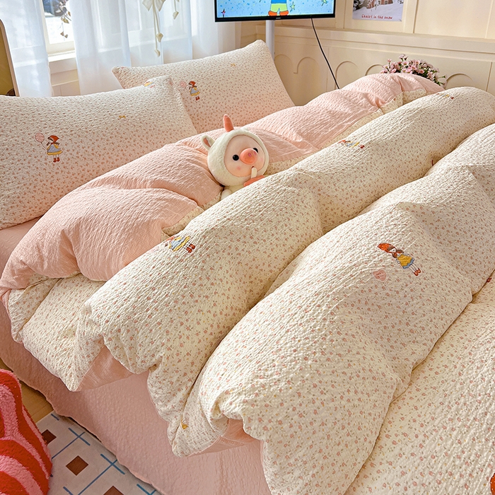 91家纺网 家纺一手货源 找家纺 仟网汇 2026新款简单款泡芙纱印花四件套 花影女孩