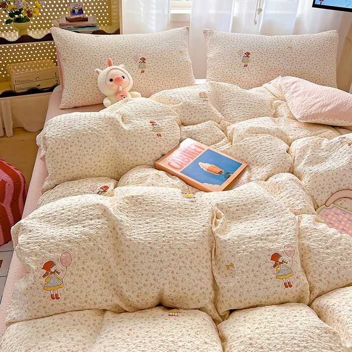 91家纺网 家纺一手货源 找家纺 仟网汇 2026新款简单款泡芙纱印花四件套 花影女孩