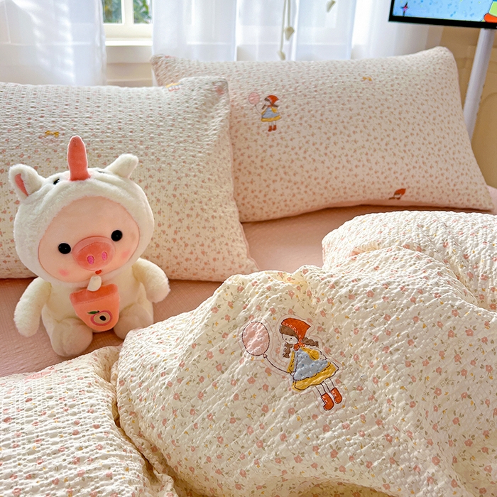 91家纺网 家纺一手货源 找家纺 仟网汇 2026新款简单款泡芙纱印花四件套 花影女孩