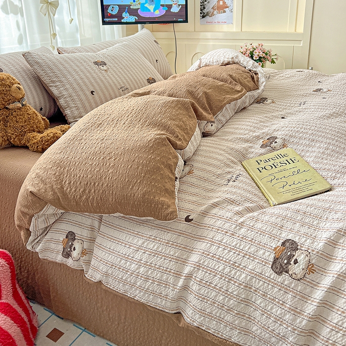 91家纺网 家纺一手货源 找家纺 仟网汇 2026新款简单款泡芙纱印花四件套 咖啡狗