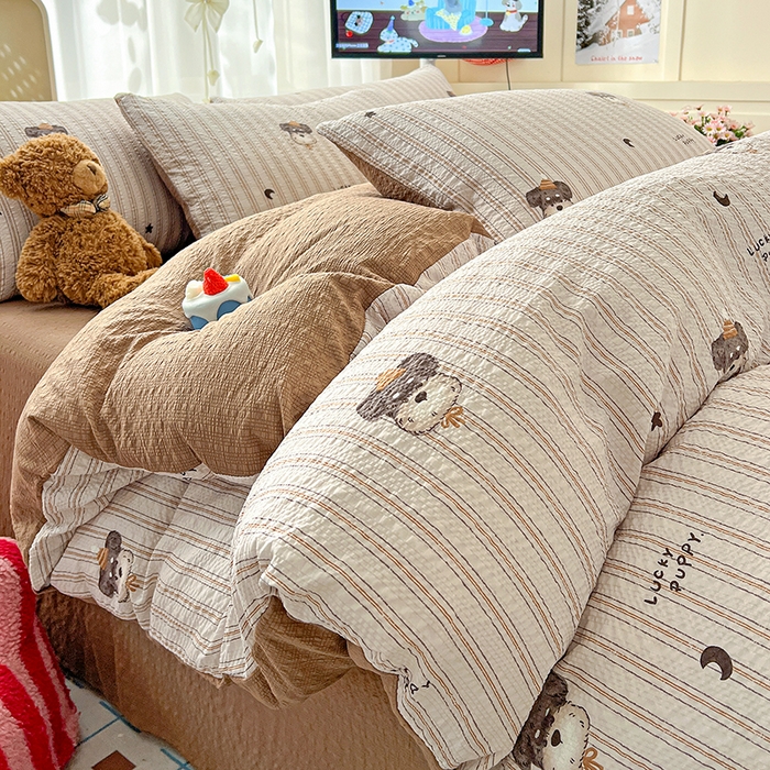 91家纺网 家纺一手货源 找家纺 仟网汇 2026新款简单款泡芙纱印花四件套 咖啡狗