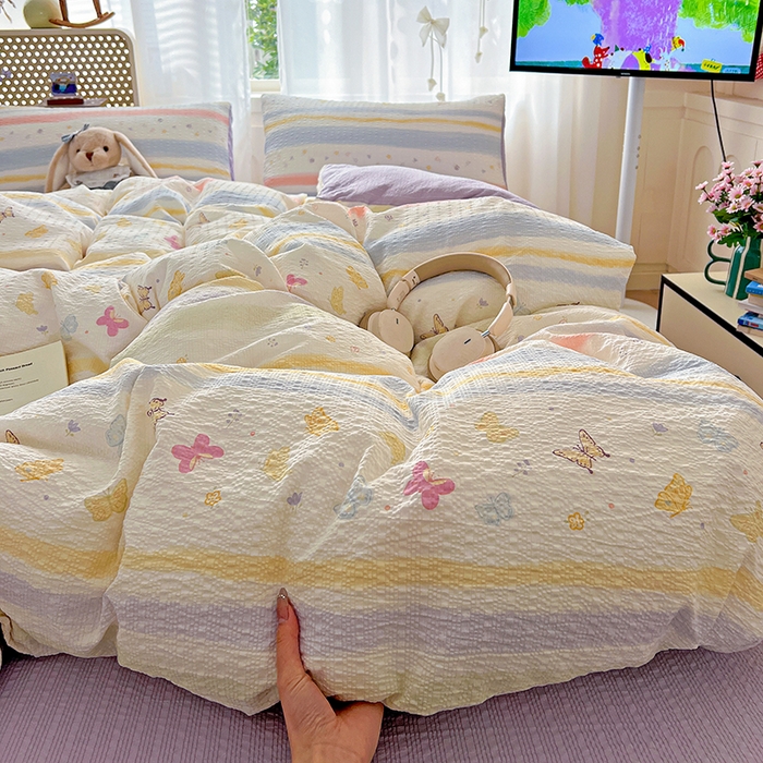 91家纺网 家纺一手货源 找家纺 仟网汇 2026新款简单款泡芙纱印花四件套 梦幻蝶影