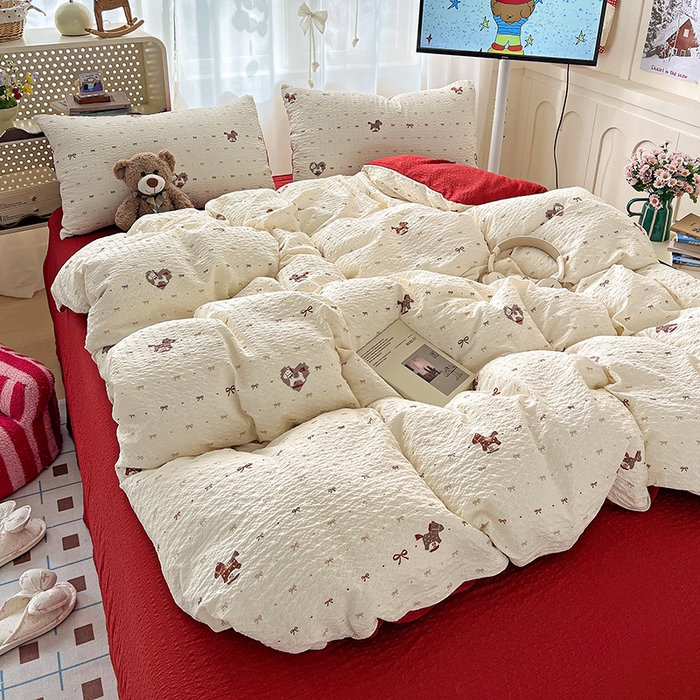 91家纺网 家纺一手货源 找家纺 仟网汇 2026新款简单款泡芙纱印花四件套 木马甜心