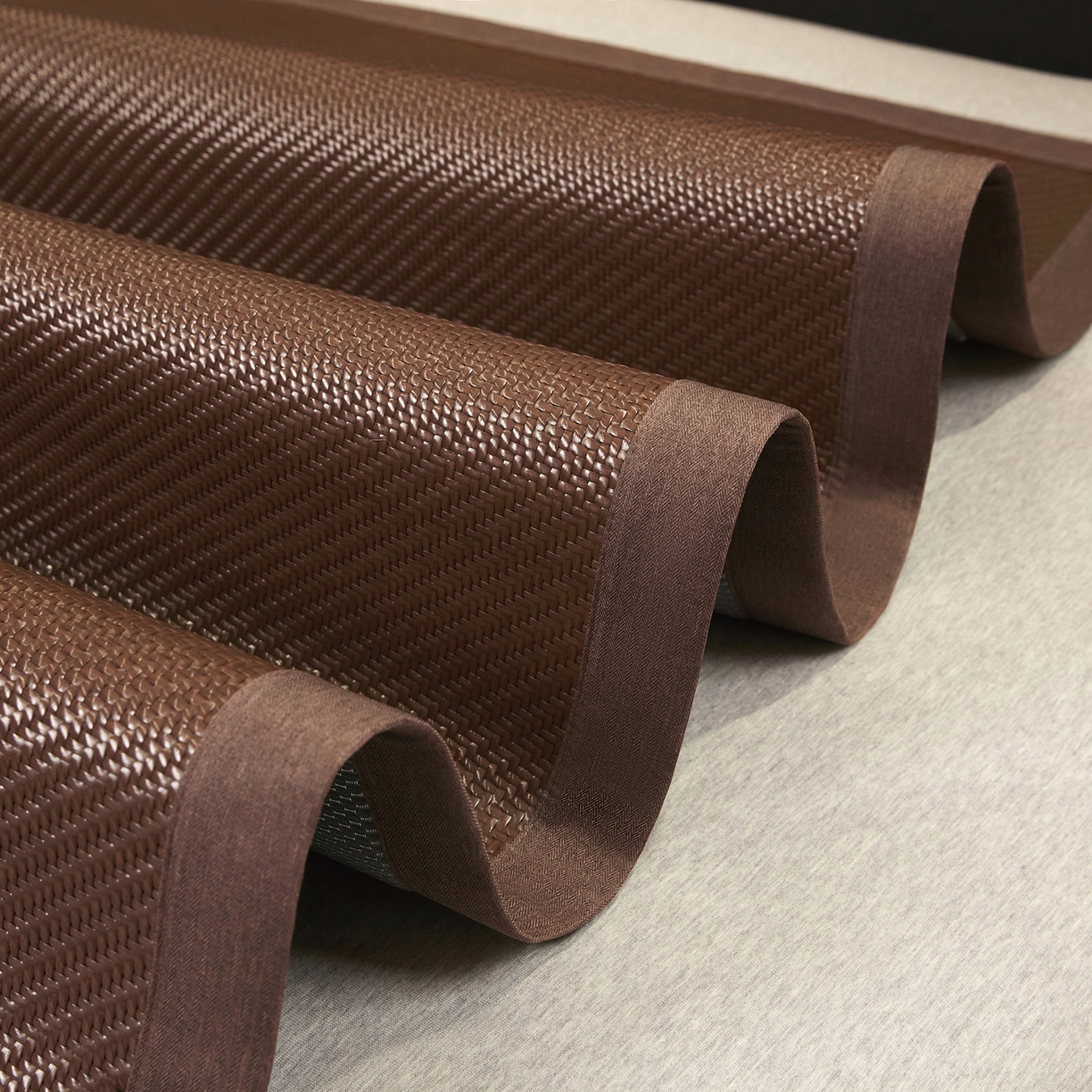 91家纺网 家纺一手货源 找家纺 网客家纺 2026新款Romanee雪藤凉感席 咖色