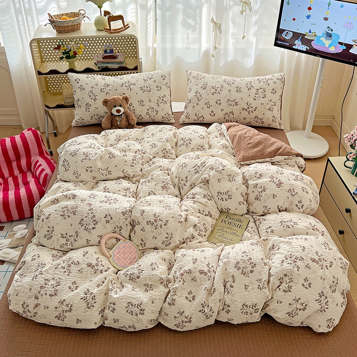 91家纺网 家纺一手货源 找家纺 仟网汇 2026新款简单款泡芙纱印花四件套 暮秋