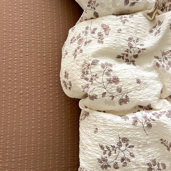 91家纺网 家纺一手货源 找家纺 仟网汇 2026新款简单款泡芙纱印花四件套 暮秋