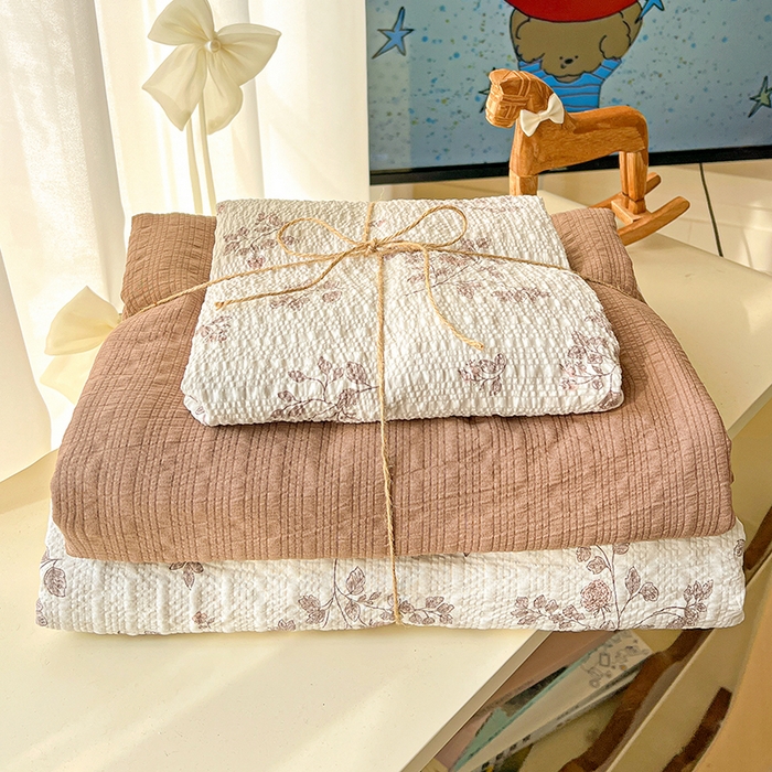 91家纺网 家纺一手货源 找家纺 仟网汇 2026新款简单款泡芙纱印花四件套 暮秋