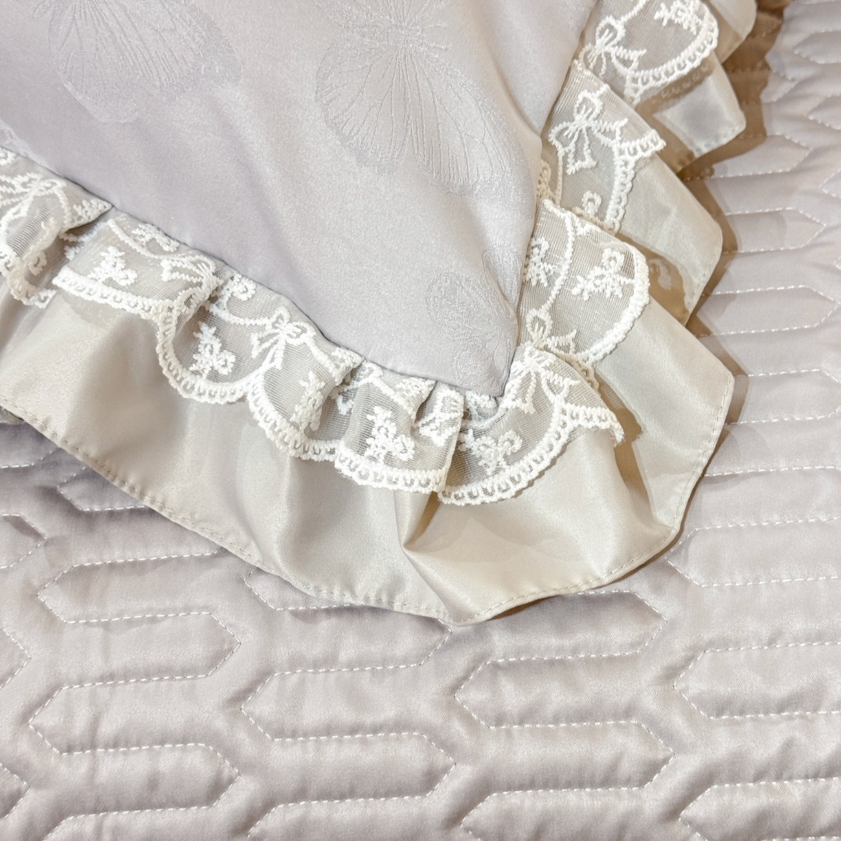 91家纺网 家纺一手货源 找家纺 优贝家纺 2026春夏新款提花水洗天丝冰丝天丝韩版夹棉床盖四件套 蝶舞-绅士灰