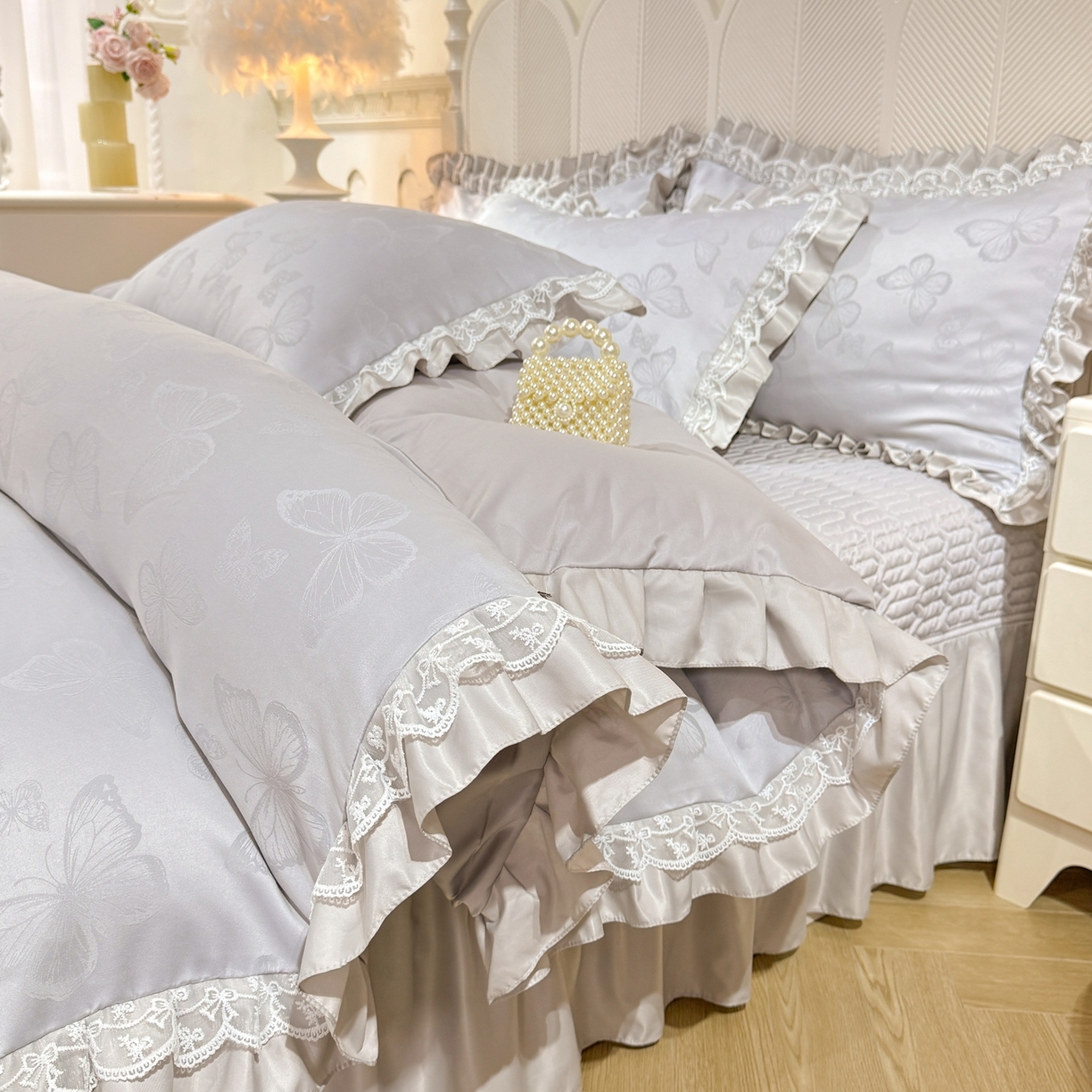 91家纺网 家纺一手货源 找家纺 优贝家纺 2026春夏新款提花水洗天丝冰丝天丝韩版夹棉床盖四件套 蝶舞-绅士灰