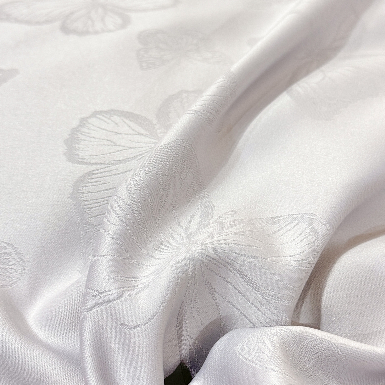 91家纺网 家纺一手货源 找家纺 优贝家纺 2026春夏新款提花水洗天丝冰丝天丝韩版夹棉床盖四件套 蝶舞-绅士灰