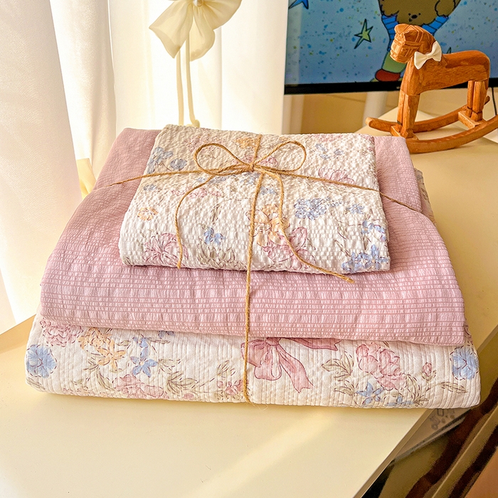 91家纺网 家纺一手货源 找家纺 仟网汇 2026新款简单款泡芙纱印花四件套 诗意柔