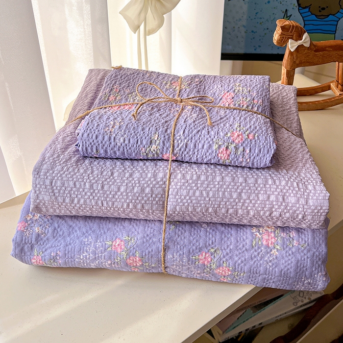 91家纺网 家纺一手货源 找家纺 仟网汇 2026新款简单款泡芙纱印花四件套 水云间