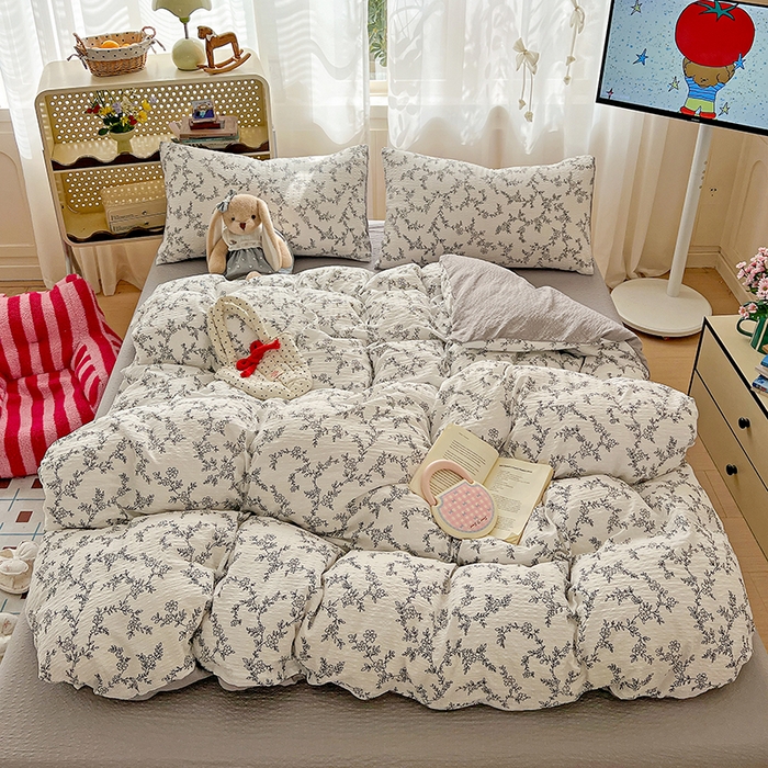 91家纺网 家纺一手货源 找家纺 仟网汇 2026新款简单款泡芙纱印花四件套 线条画