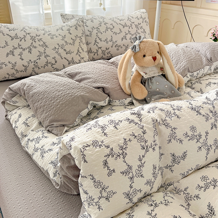 91家纺网 家纺一手货源 找家纺 仟网汇 2026新款简单款泡芙纱印花四件套 线条画