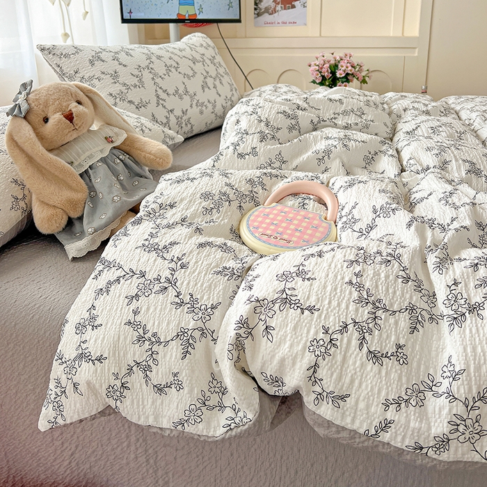 91家纺网 家纺一手货源 找家纺 仟网汇 2026新款简单款泡芙纱印花四件套 线条画