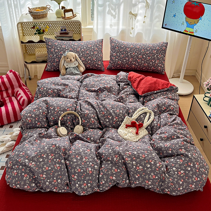 91家纺网 家纺一手货源 找家纺 仟网汇 2026新款简单款泡芙纱印花四件套 胭花集