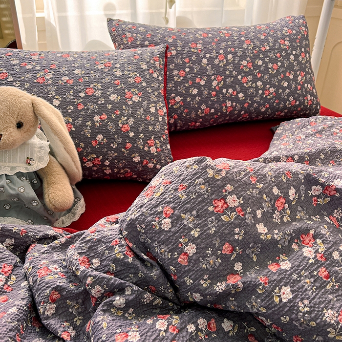 91家纺网 家纺一手货源 找家纺 仟网汇 2026新款简单款泡芙纱印花四件套 胭花集