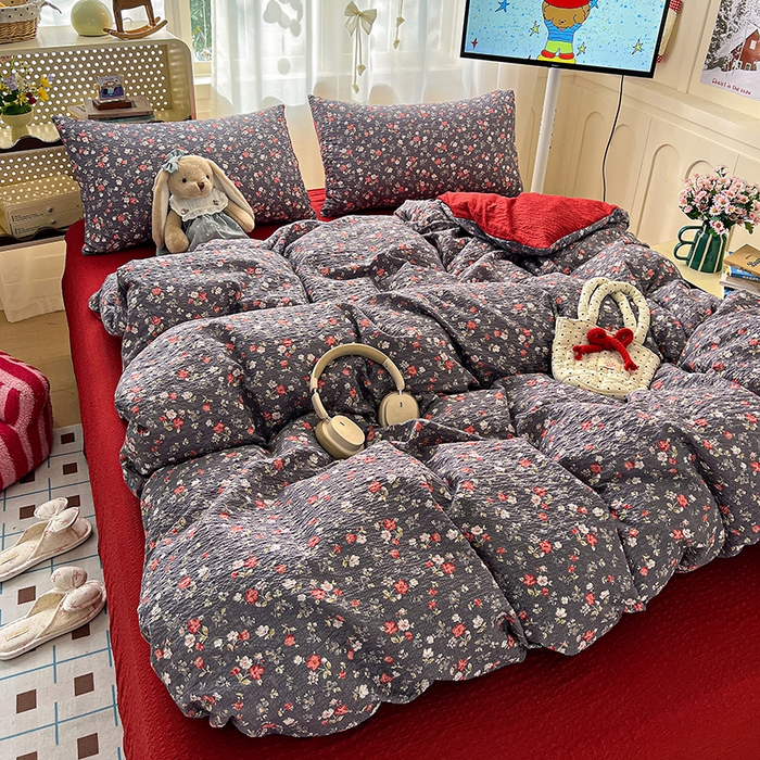 91家纺网 家纺一手货源 找家纺 仟网汇 2026新款简单款泡芙纱印花四件套 胭花集