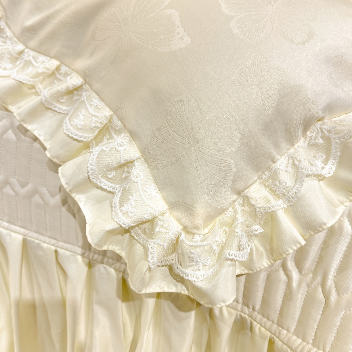 91家纺网 家纺一手货源 找家纺 优贝家纺 2026春夏新款提花水洗天丝冰丝天丝韩版夹棉床盖四件套 蝶舞-奶油白