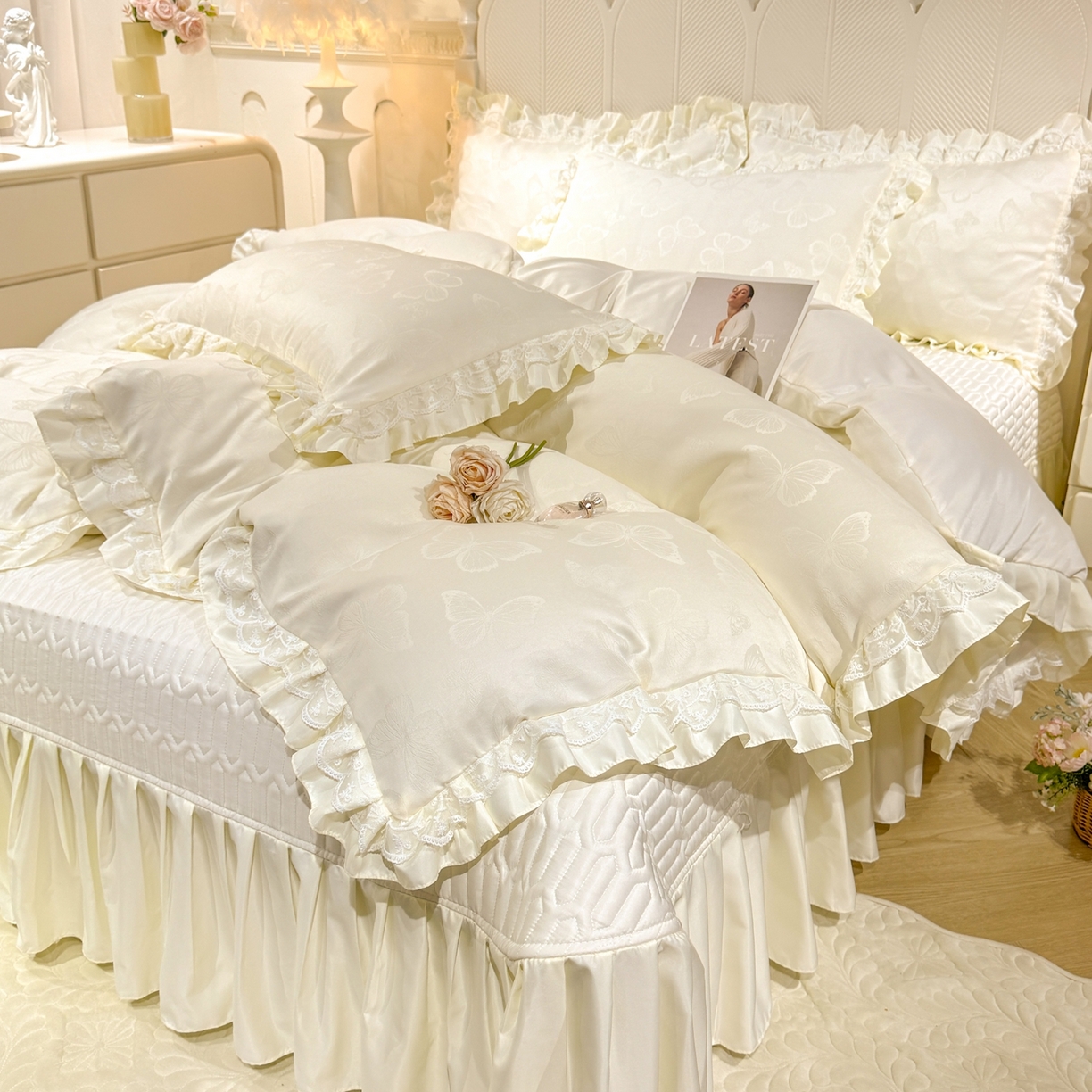 91家纺网 家纺一手货源 找家纺 优贝家纺 2026春夏新款提花水洗天丝冰丝天丝韩版夹棉床盖四件套 蝶舞-奶油白