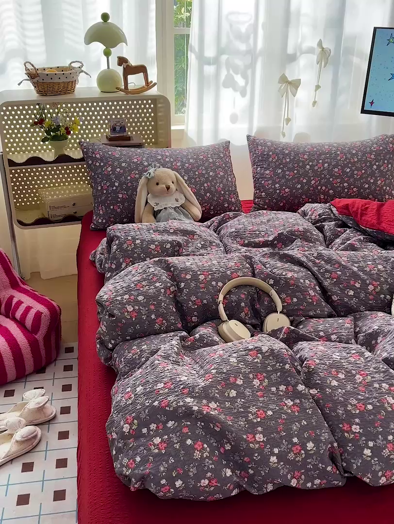 91家纺网 家纺一手货源 找家纺 仟网汇 2026新款简单款泡芙纱印花四件套 胭花集