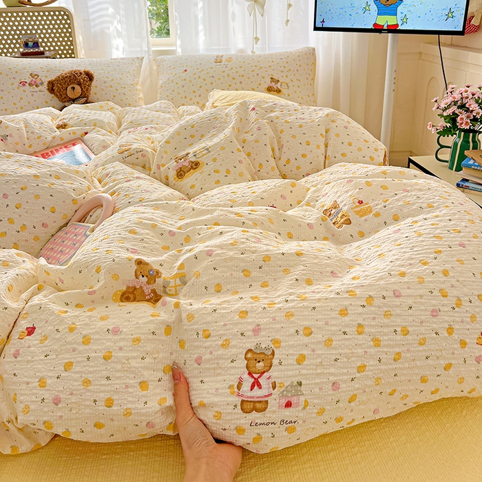 91家纺网 家纺一手货源 找家纺 仟网汇 2026新款简单款泡芙纱印花四件套 棕熊宝贝