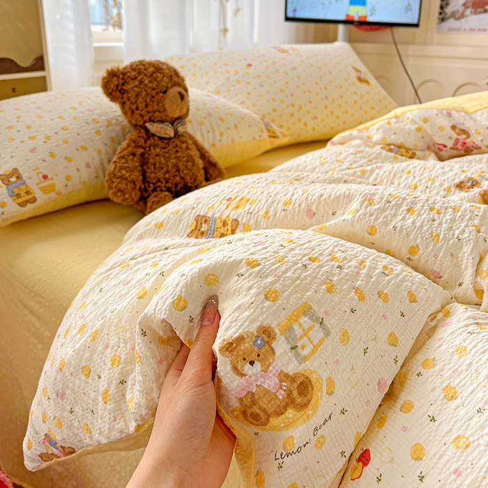 91家纺网 家纺一手货源 找家纺 仟网汇 2026新款简单款泡芙纱印花四件套 棕熊宝贝