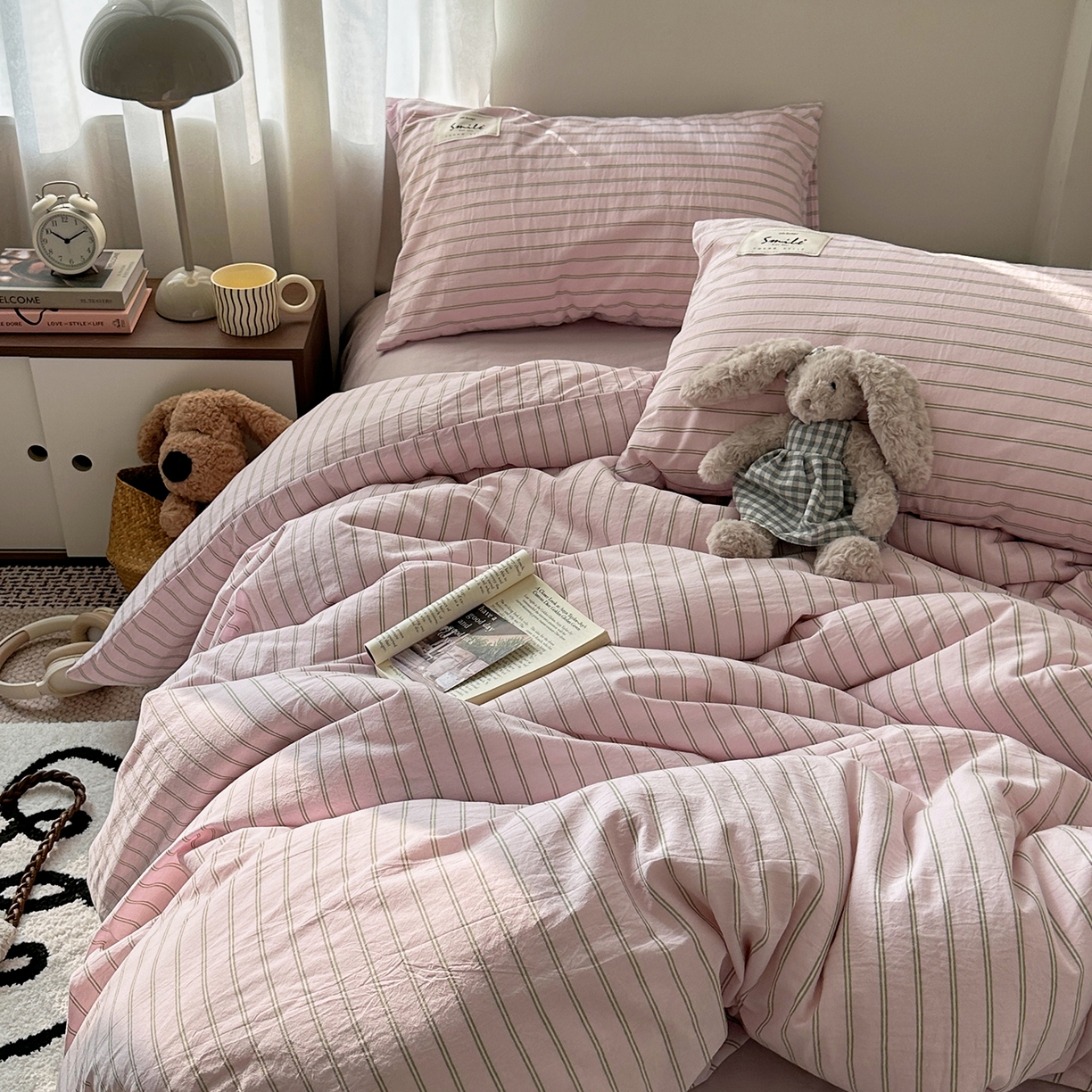 91家纺网 家纺一手货源 找家纺 艾咪-Amy ntmy 2026新款布标条纹款全棉纯棉色织水洗棉四件套 告白-粉条