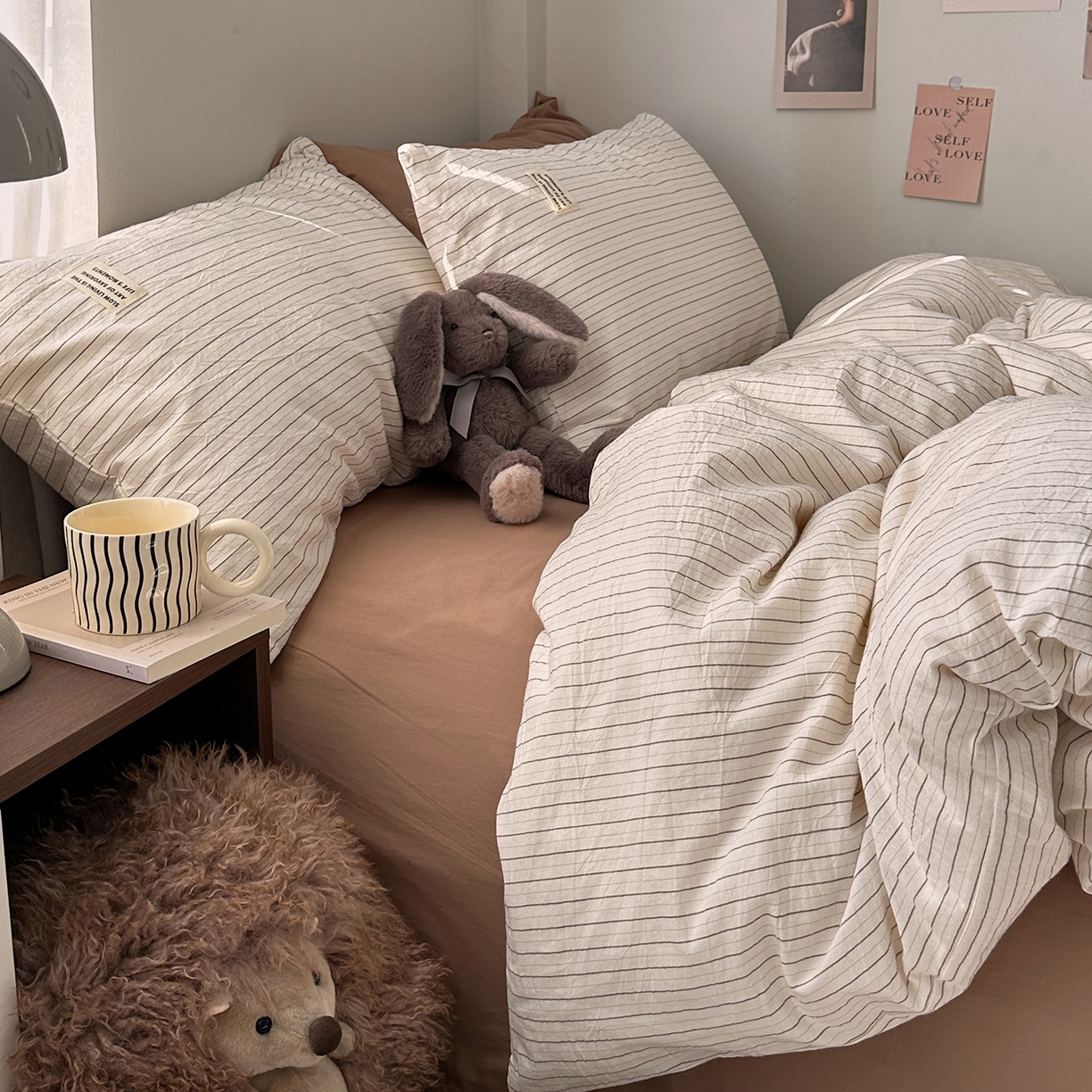 91家纺网 家纺一手货源 找家纺 艾咪-Amy ntmy 2026新款布标条纹款全棉纯棉色织水洗棉四件套 咖细条