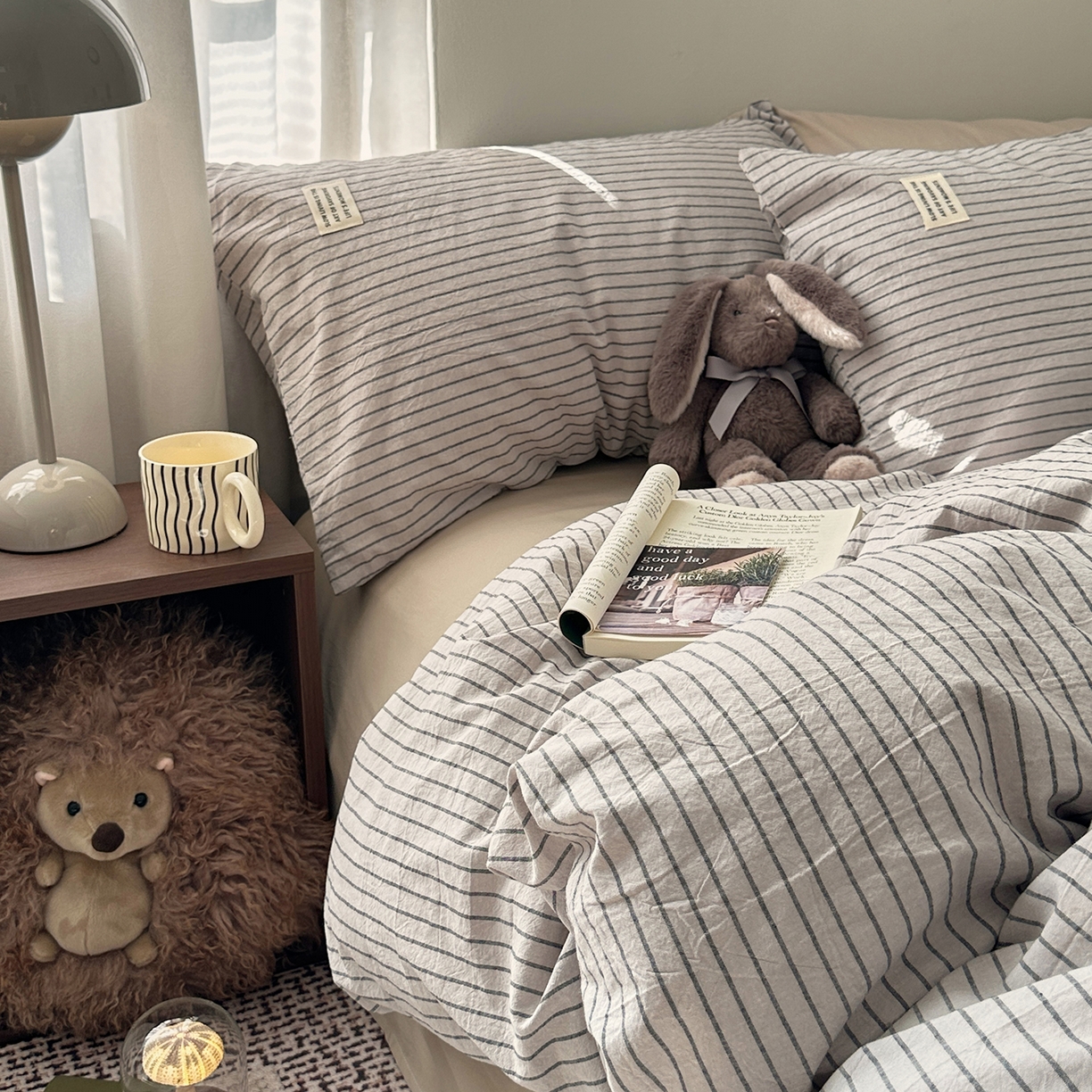 91家纺网 家纺一手货源 找家纺 艾咪-Amy ntmy 2026新款布标条纹款全棉纯棉色织水洗棉四件套 马卡灰