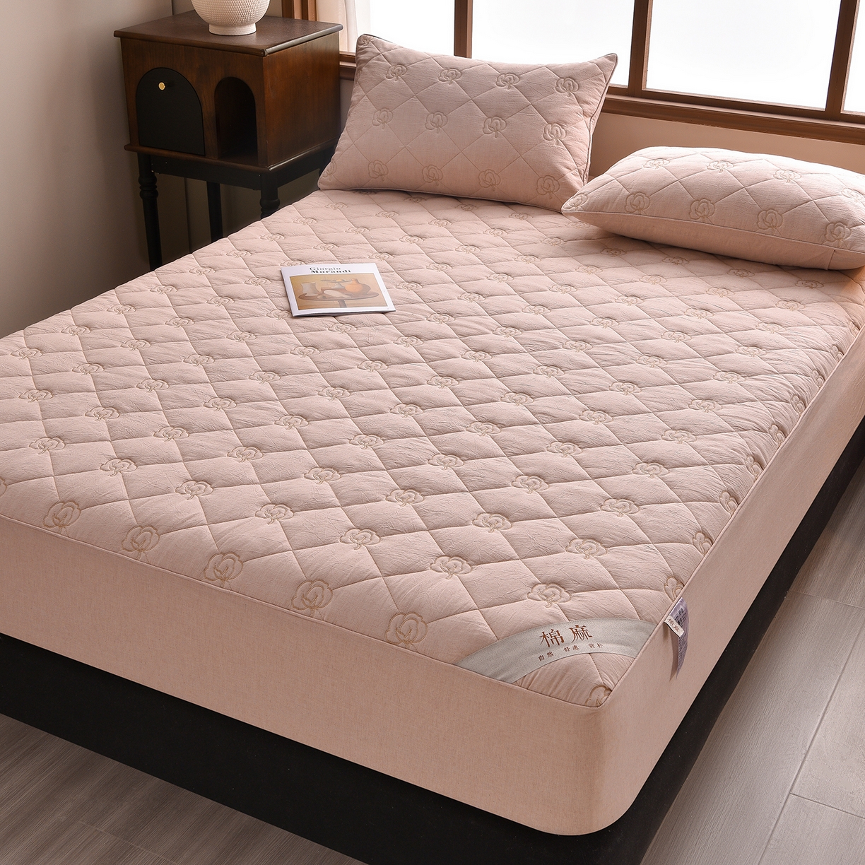 91家纺网 家纺一手货源 找家纺 好眠好梦家纺 2026新款全棉纯棉棉麻抗菌防螨床笠 棉之语-粉色