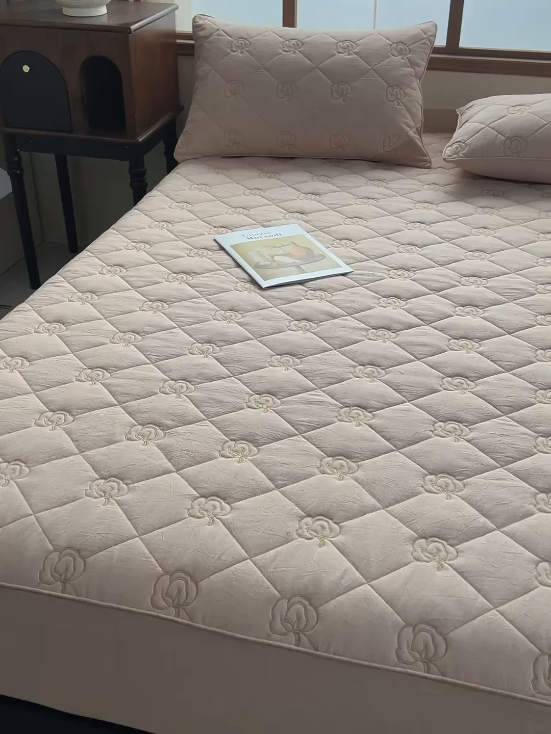 91家纺网 家纺一手货源 找家纺 好眠好梦家纺 2026新款全棉纯棉棉麻抗菌防螨床笠 棉之语-粉色