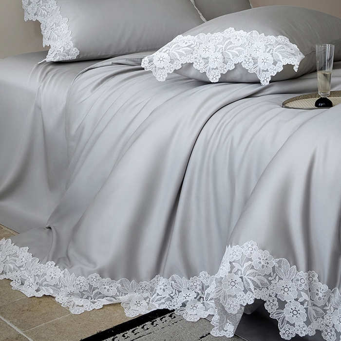 91家纺网 家纺一手货源 找家纺 金奇达家纺 2026新款茧养丝光缎四件套-蕾丝小姐（标准号全网控价（折后券后）不低于299元） 蕾丝小姐-烟霞