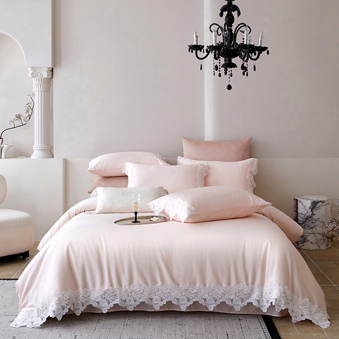 91家纺网 家纺一手货源 找家纺 金奇达家纺 2026新款茧养丝光缎四件套-蕾丝小姐（标准号全网控价（折后券后）不低于299元） 蕾丝小姐-粉玉